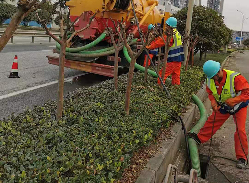 班玛市政管道清淤